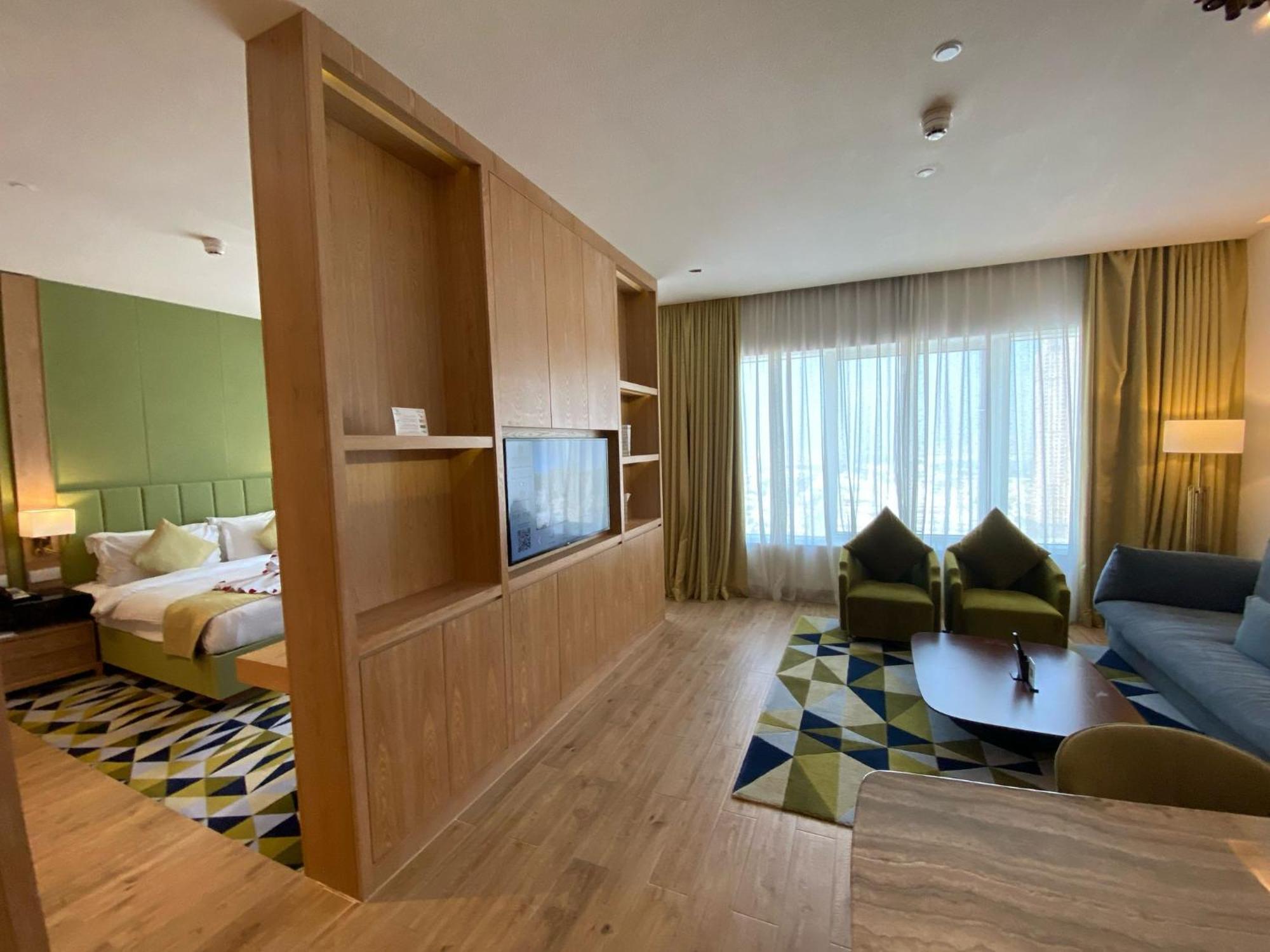 The Bentley Luxury Hotel & Suites Doha Eksteriør billede A suite at the hotel